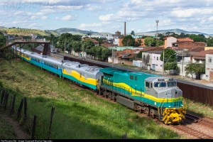 Viagem de trem pela Estrada de Ferro Vitória a Minas (EFVM)